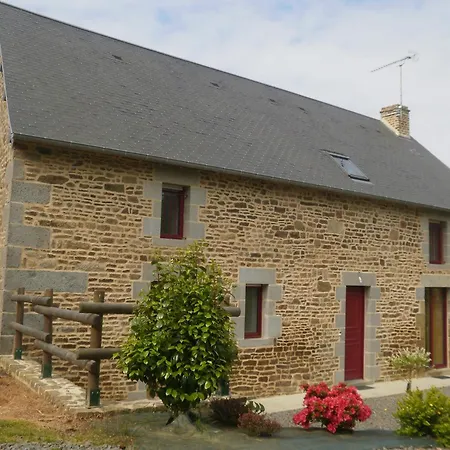 Family Escape With Terrace Casa vacanze Isigny-le-Buat