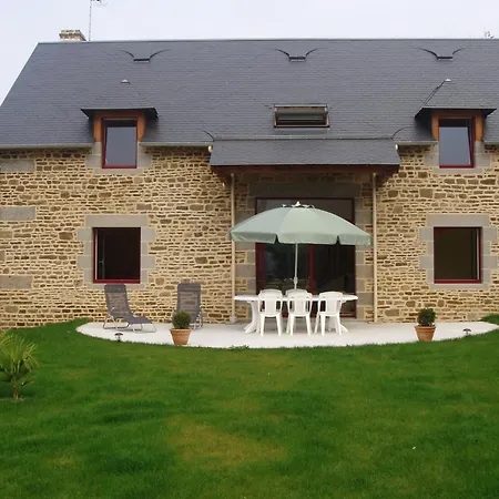 Family Escape With Terrace Casa vacanze Isigny-le-Buat