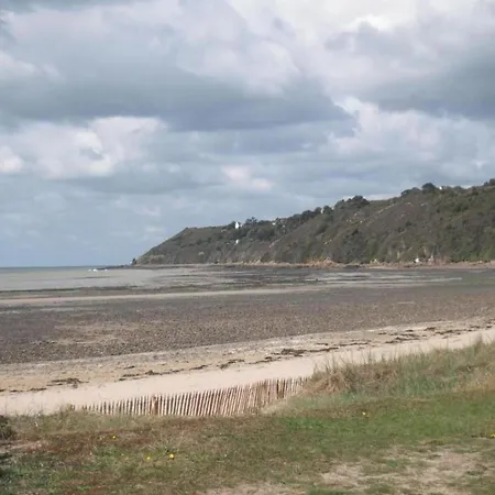 Family Escape With Terrace * Isigny-le-Buat