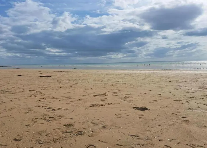 Family Escape With Terrace * Isigny-le-Buat