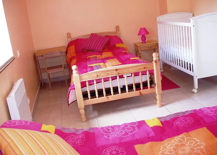 Family Escape With Terrace בית נופש Isigny-le-Buat