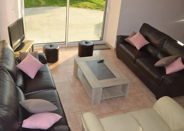 Family Escape With Terrace בית נופש Isigny-le-Buat