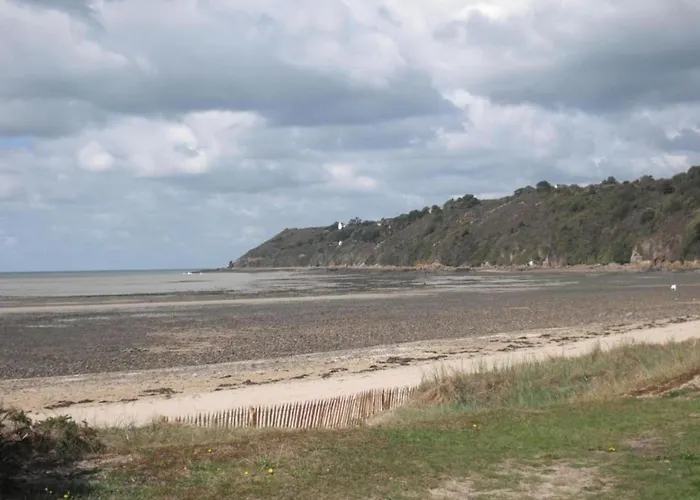 Family Escape With Terrace * Isigny-le-Buat